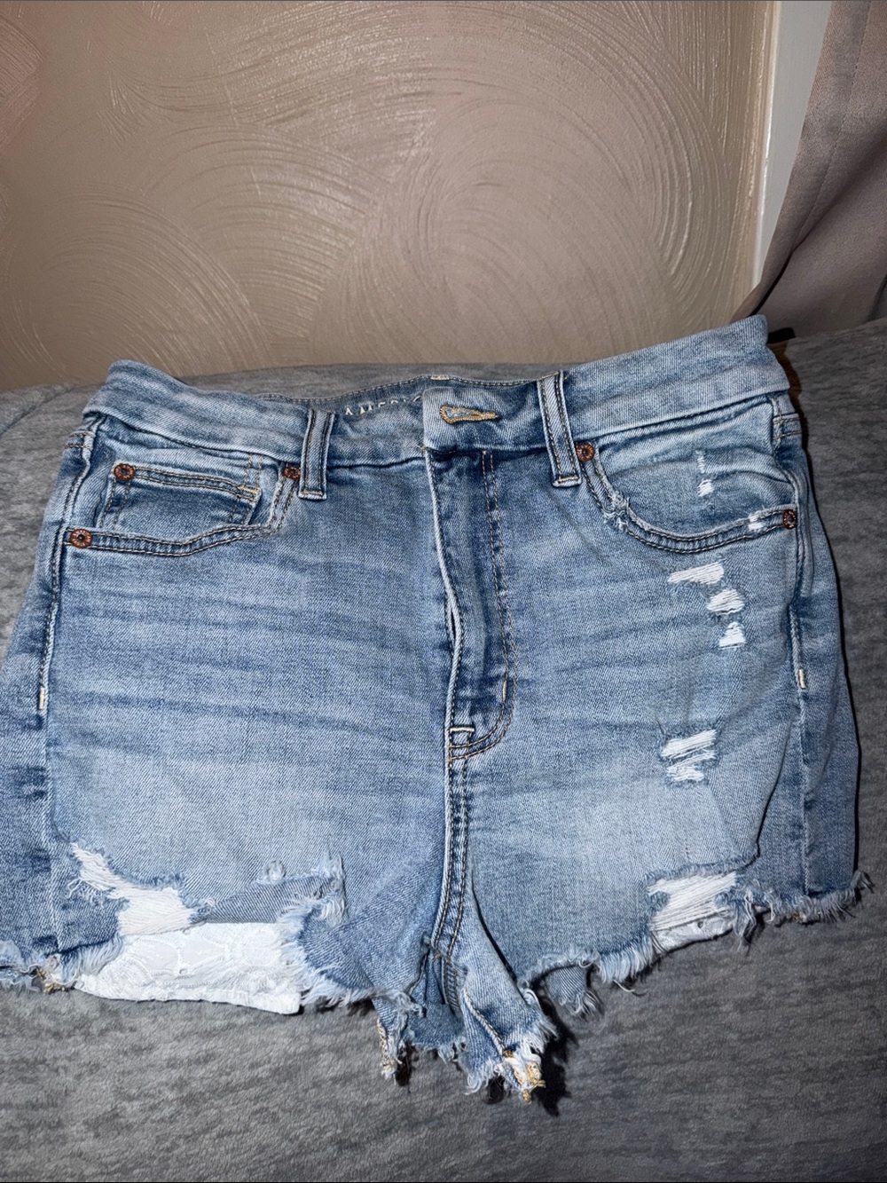 American Eagle Outfitters Light Wash Distressed Denim Shorts size 4